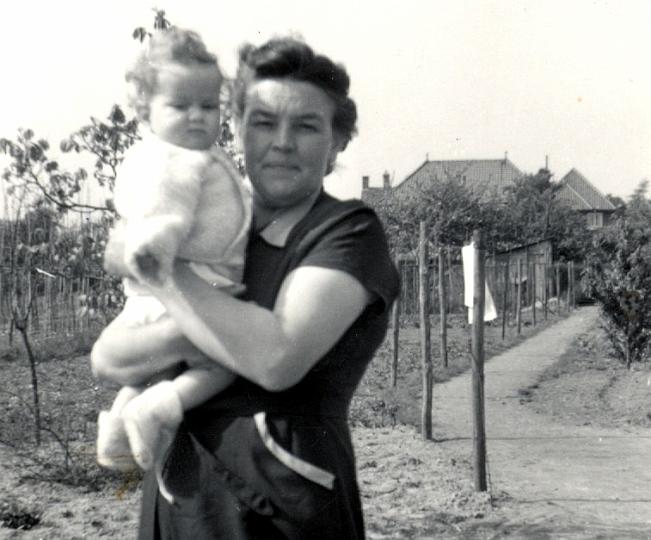 Anja en Nel 1956.jpg